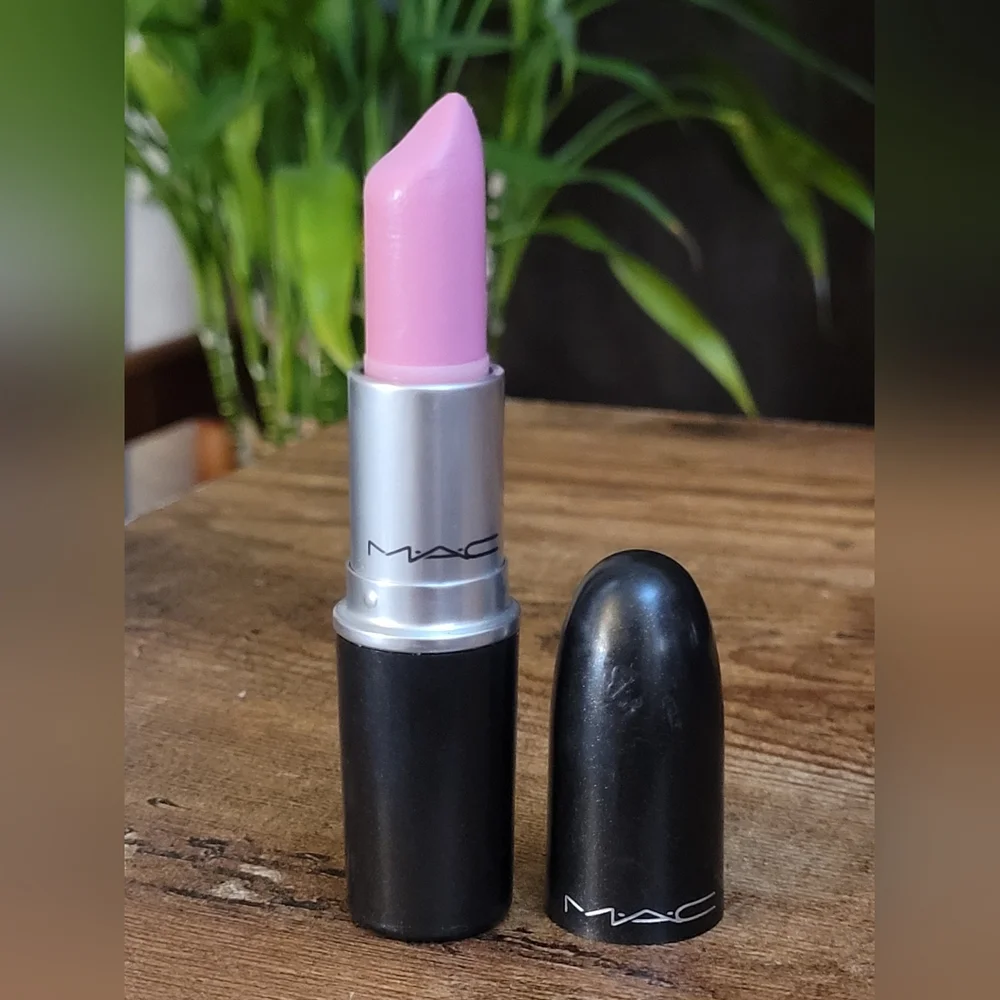 Rare-MAC Cremesheen Raspberry Swirl lipstick